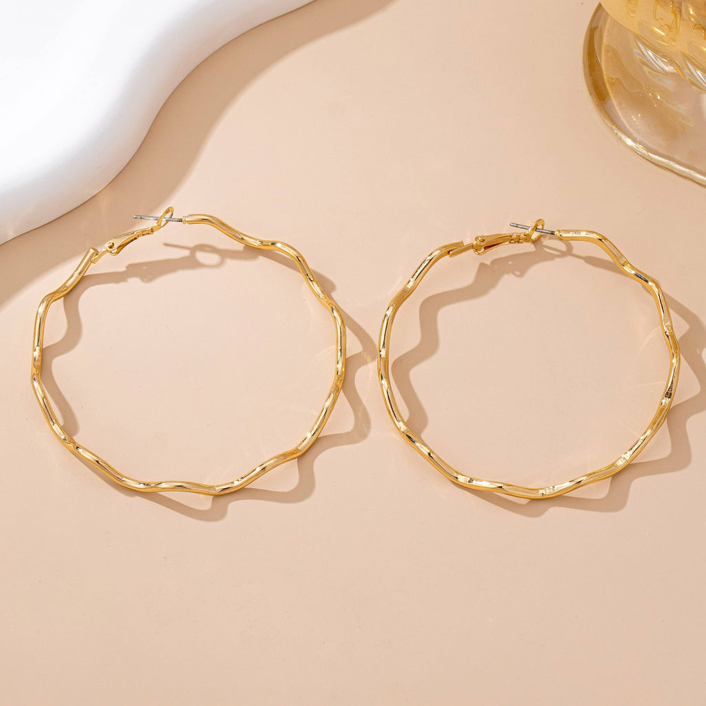 Oversized Hammered Gold Wavy Hoop Earrings | 80E61830