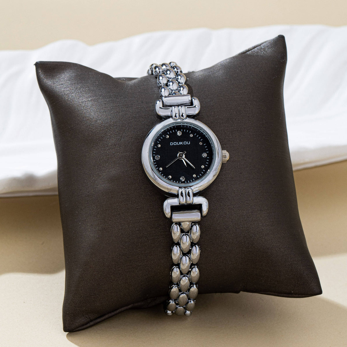 ROUND DIAL OVAL BAND BRACELET WATCH | 80W001
